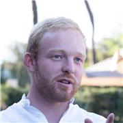 Entrenador personal, apto para edades desde los 16 años en adelante.